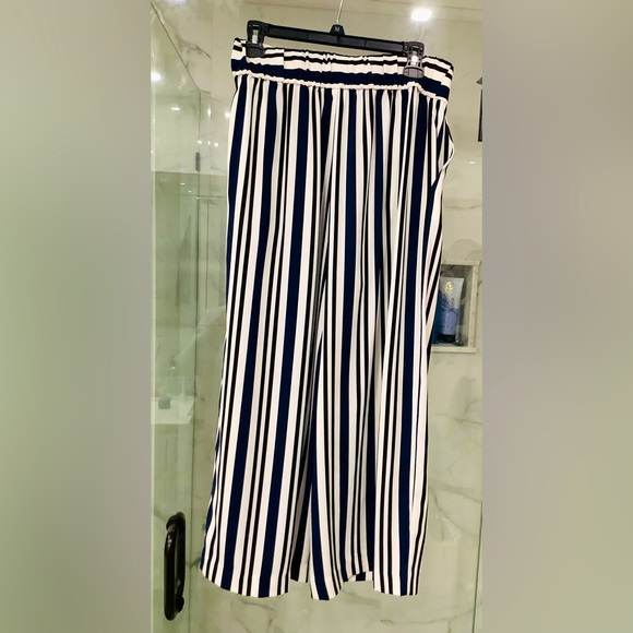 Pretty ZARA wide leg pants 🖤💙🤍 - Picture 1 of 9